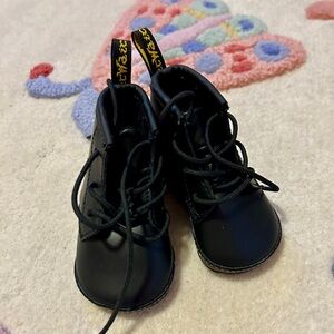 Baby Doc Martens🥹 Dr. Martens 1460 Crib Shoe, size 2, excellent condition